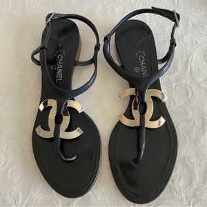Chanel Cc Logo Flat Sandals - Gem